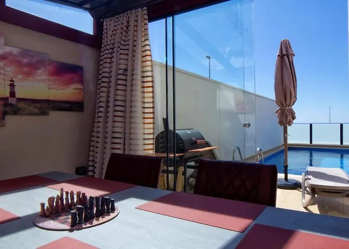 Designer Haus Mit Beheiztem Pool