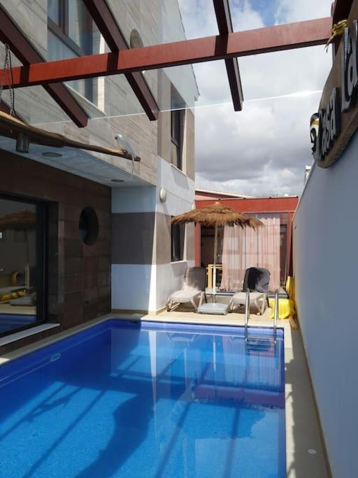 Designer Haus Mit Beheiztem Pool